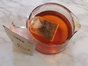 日東紅茶ルイボスティーをポットに淹れた時の写真